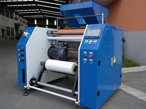 ماكينة تقطيع وإعادة لف استرتش فيلم أوتوماتيكية بالكامل